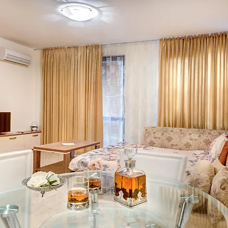 מלון דירות Esteban Vip Club נסבר