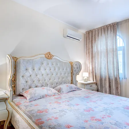 Esteban Vip Club נסבר