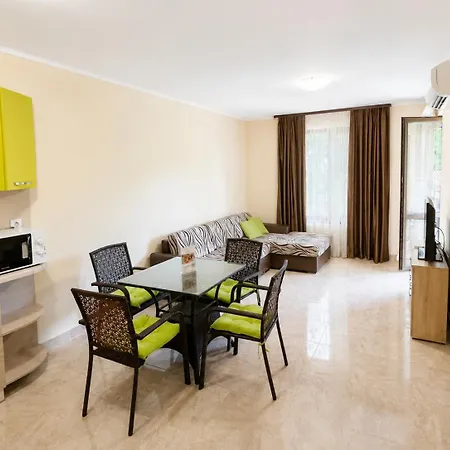 Lägenhetshotell Esteban Vip Club 4*