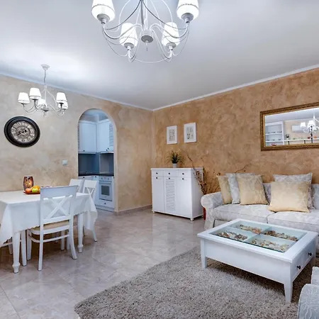 מלון דירות Esteban Vip Club 4*